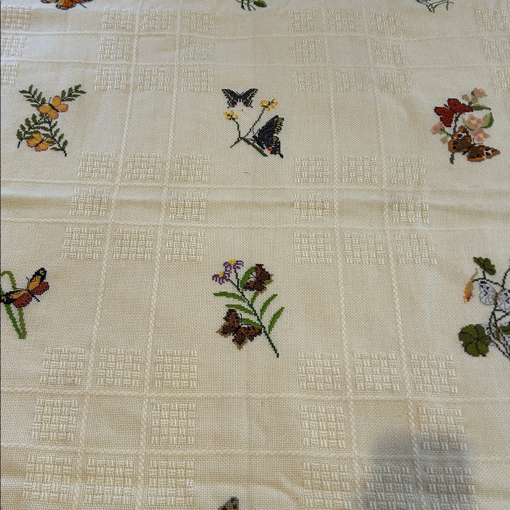 OOAK Hand-Embroidered Cross-Stitched on Homespun Style Tablecloth Throw 1980-90s - Picture 5 of 10